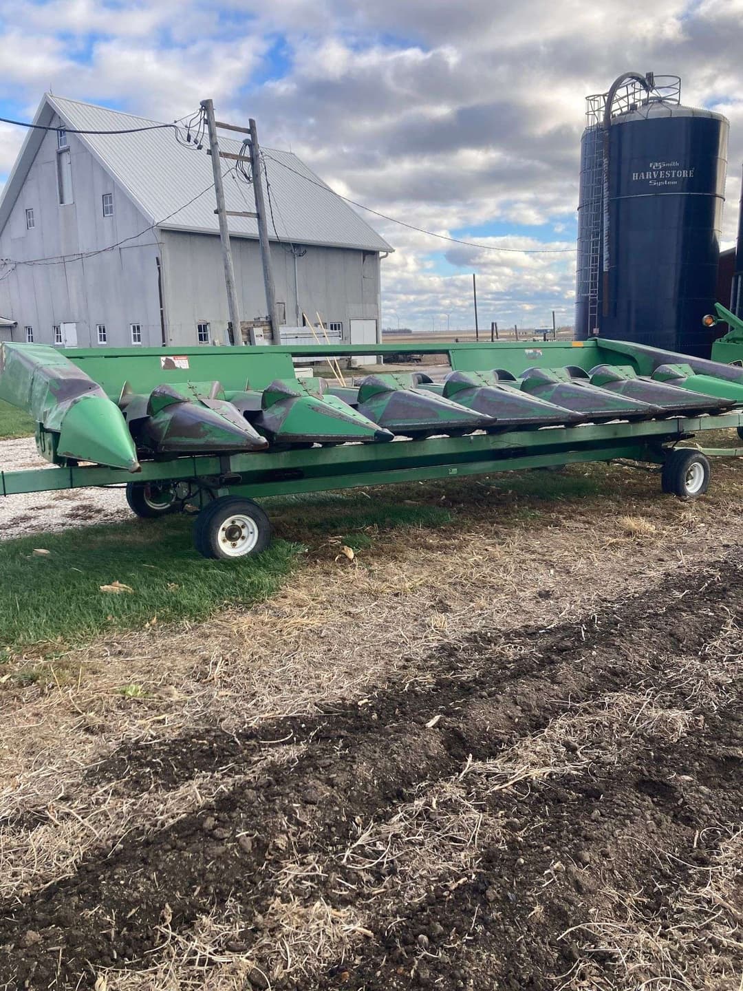 Image of John Deere 843 Primary image