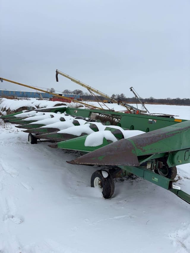 Image of John Deere 843 equipment image 1