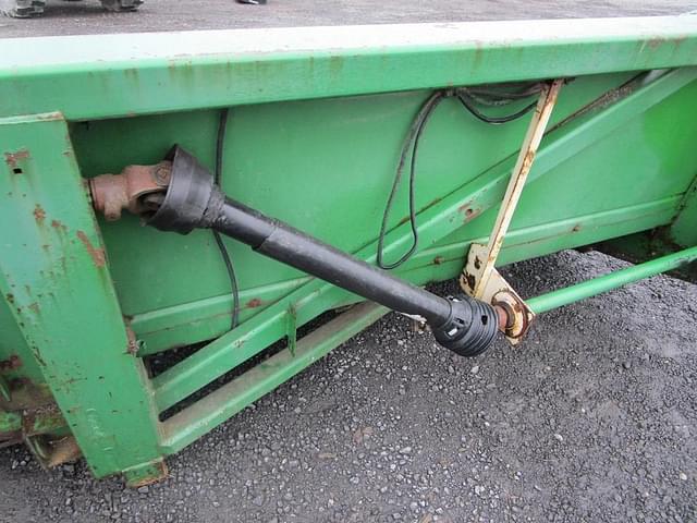 Image of John Deere 843 equipment image 4