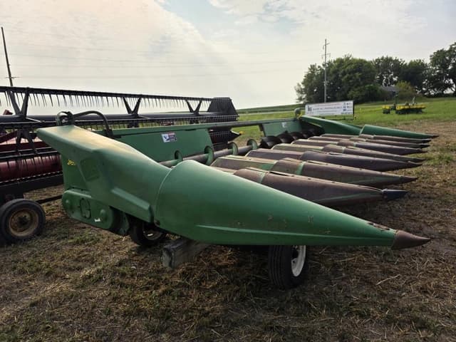 Image of John Deere 843 equipment image 3
