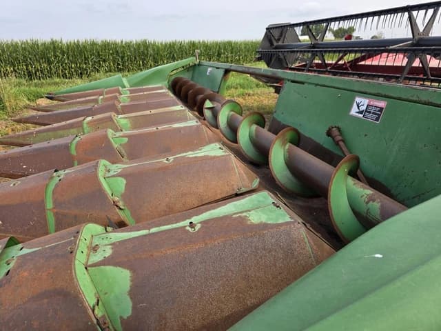 Image of John Deere 843 equipment image 1