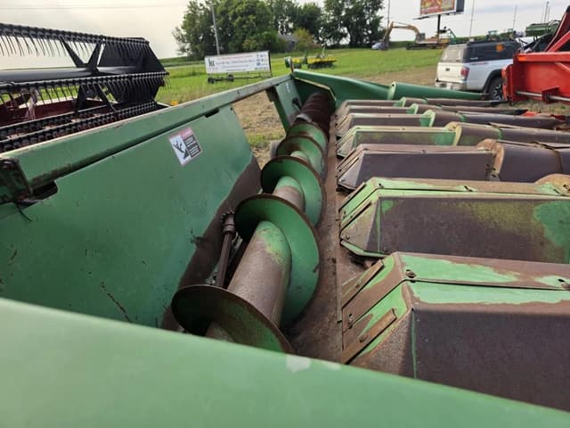 Image of John Deere 843 equipment image 4