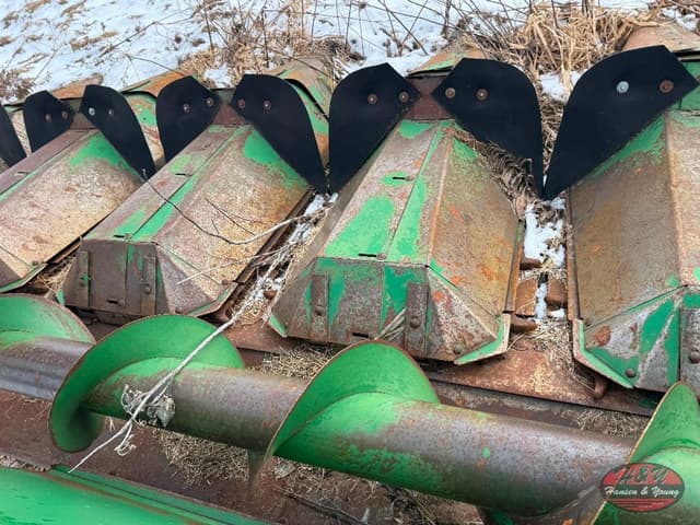 Image of John Deere 843 equipment image 4