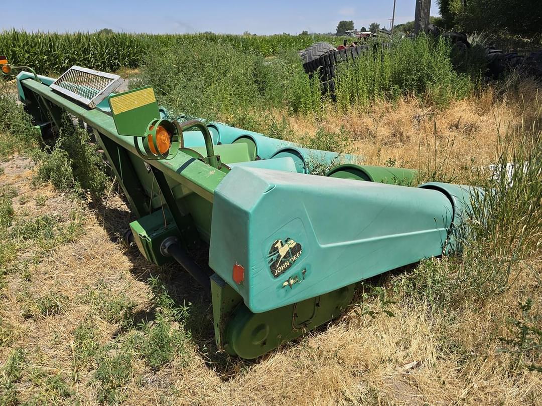 Image of John Deere 843 Image 0