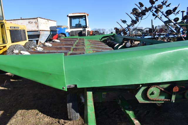 Image of John Deere 843 equipment image 2