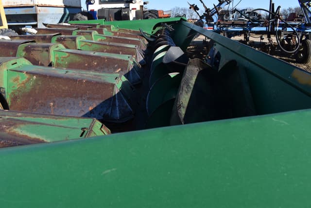 Image of John Deere 843 equipment image 4