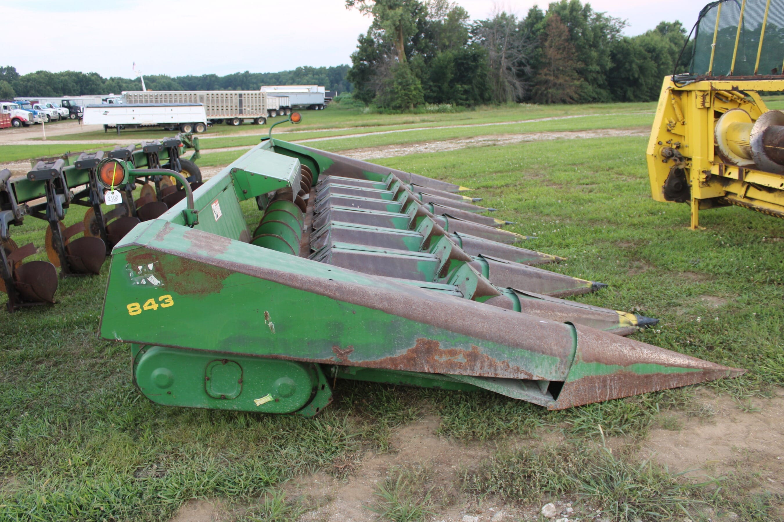 John Deere 843 Equipment Image0