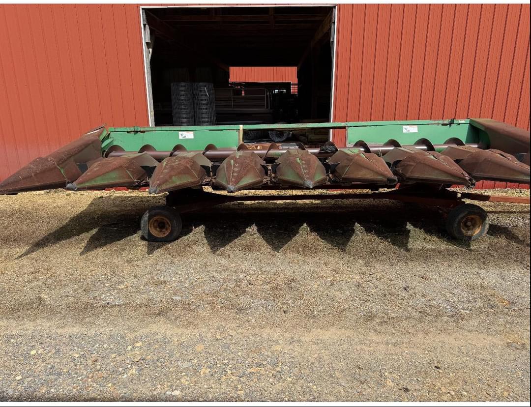 Image of John Deere 843 Image 1