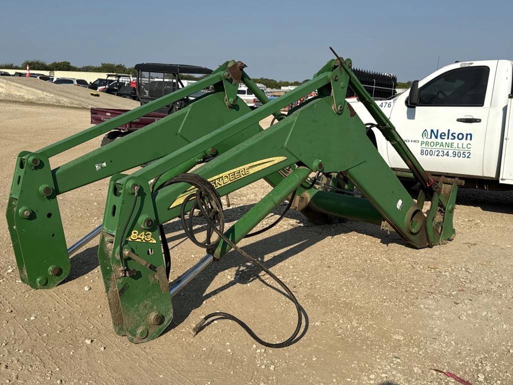 Image of John Deere 843 Image 1
