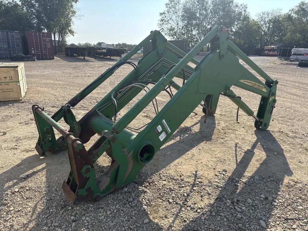 John Deere 843 Equipment Image0