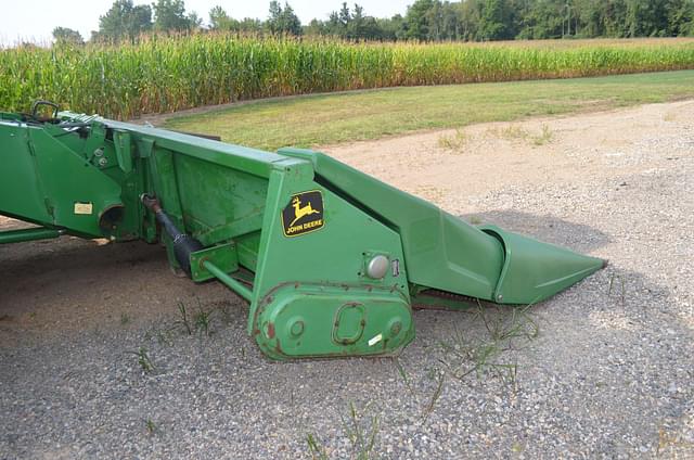 Image of John Deere 844 equipment image 1