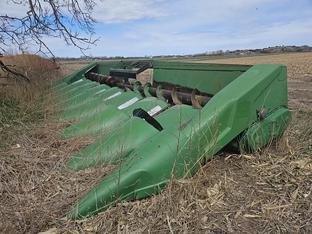 Image of John Deere 844 equipment image 1