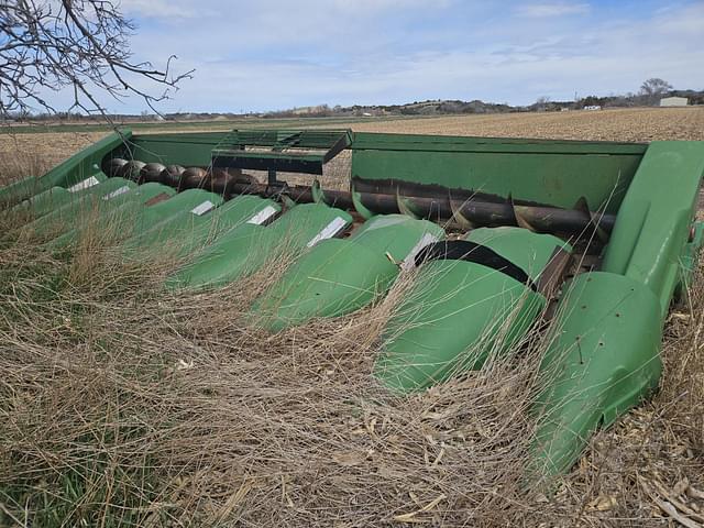 Image of John Deere 844 equipment image 2