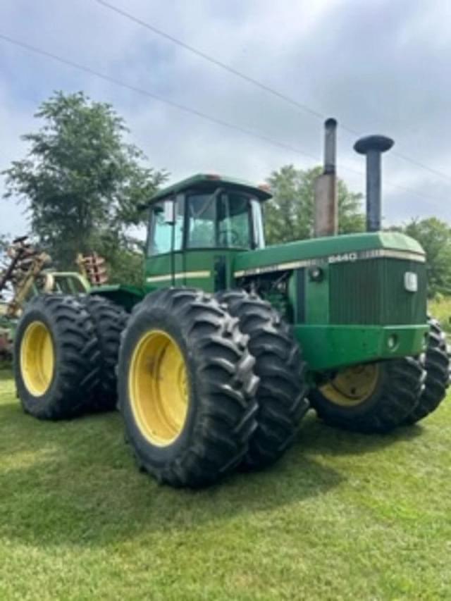 Image of John Deere 8440 equipment image 1