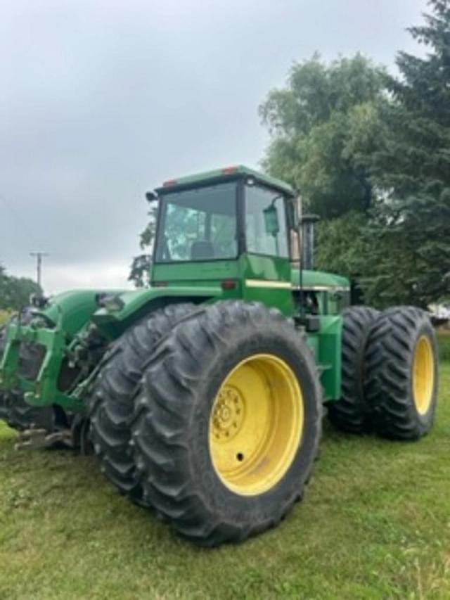 Image of John Deere 8440 equipment image 2