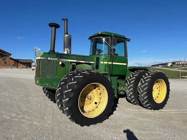 Image of John Deere 8440 Image 0