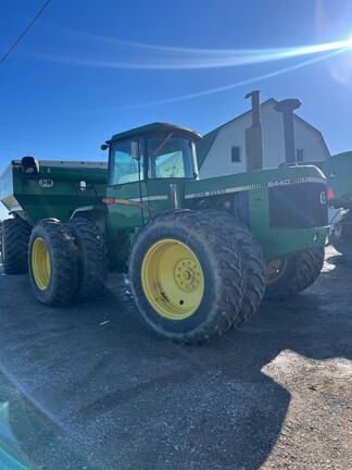 John Deere 8440 Equipment Image0