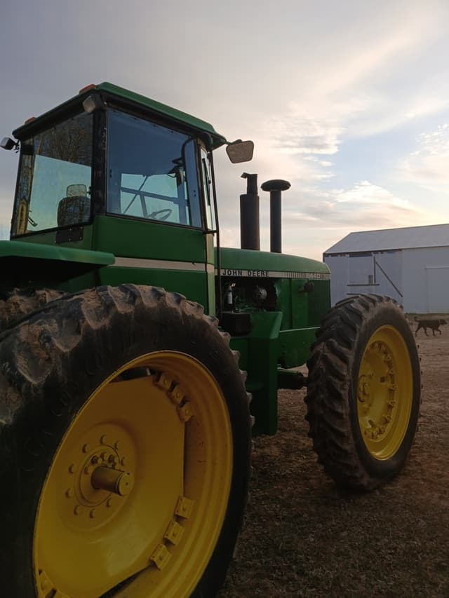 Image of John Deere 8440 equipment image 2