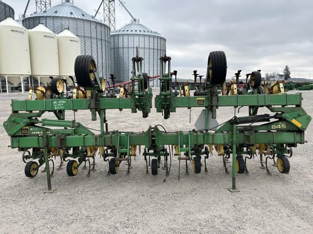 Image of John Deere 845 equipment image 1