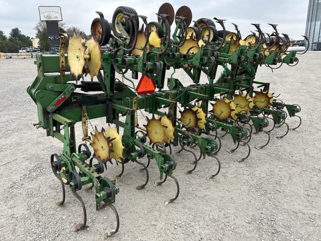 Image of John Deere 845 equipment image 4