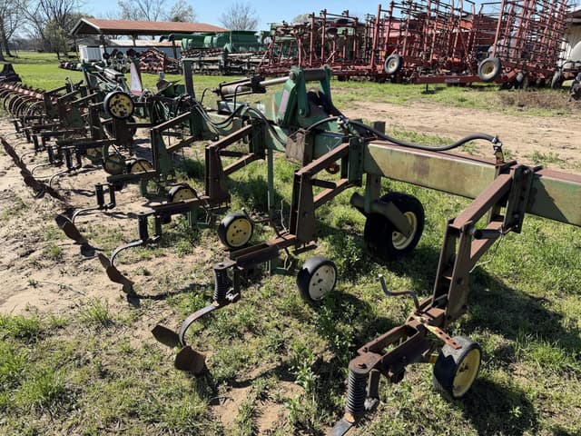 Image of John Deere 845 equipment image 2