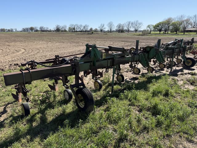 Image of John Deere 845 equipment image 1