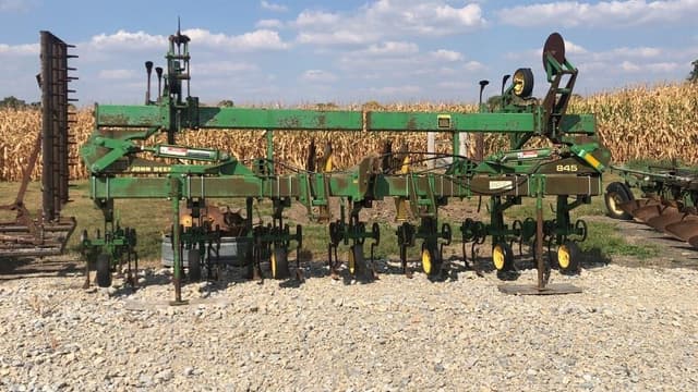 Image of John Deere 845 equipment image 1
