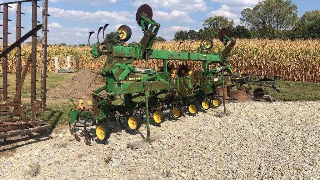 John Deere 845 Equipment Image0