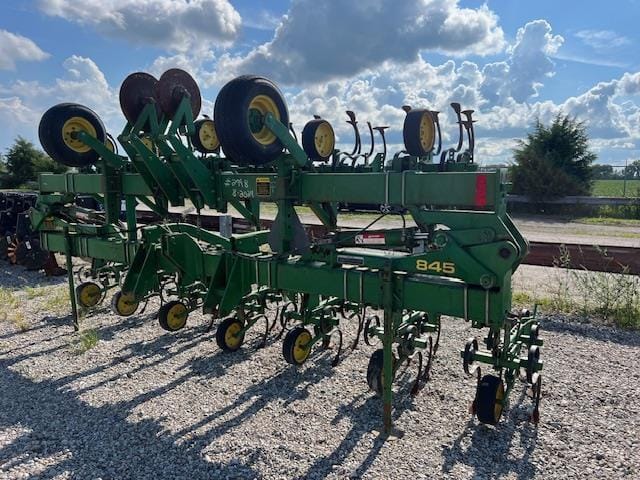 John Deere 845 Equipment Image0