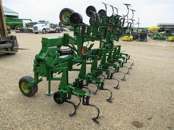 Image of John Deere 845 equipment image 4
