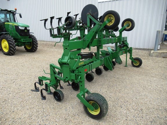 John Deere 845 Equipment Image0