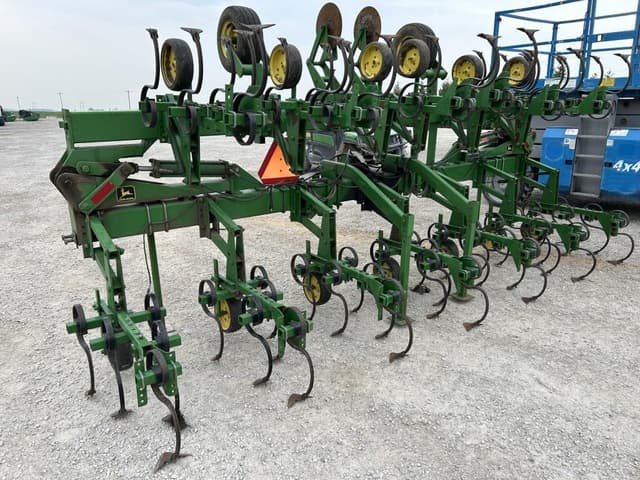 Image of John Deere 845 equipment image 4