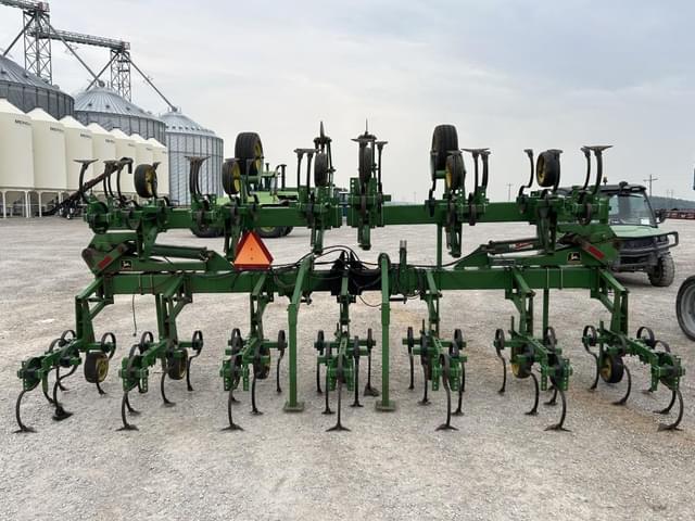 Image of John Deere 845 equipment image 3