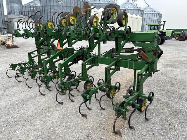 Image of John Deere 845 equipment image 2