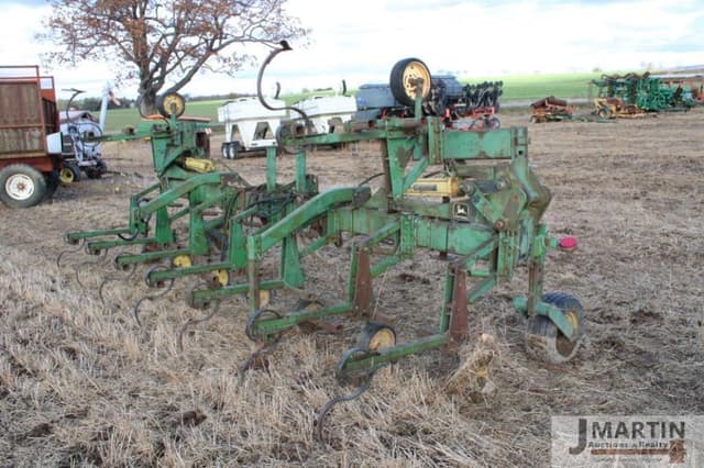 Image of John Deere 845 equipment image 1