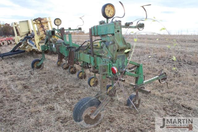 Image of John Deere 845 equipment image 3