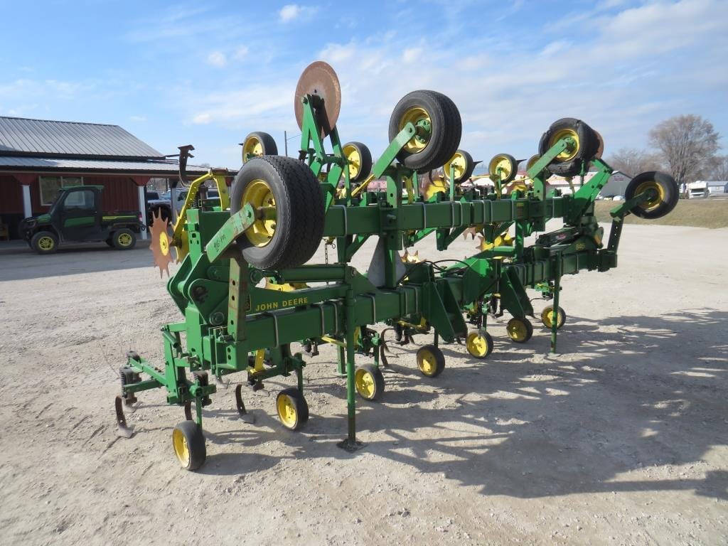 John Deere 845 Equipment Image0