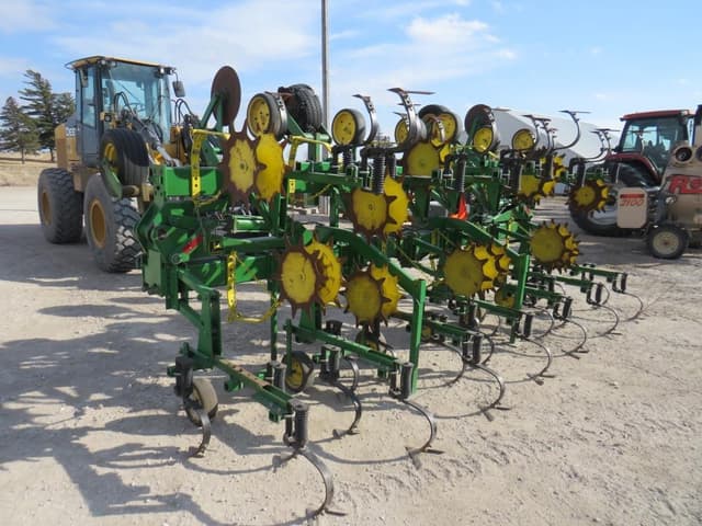 Image of John Deere 845 equipment image 4