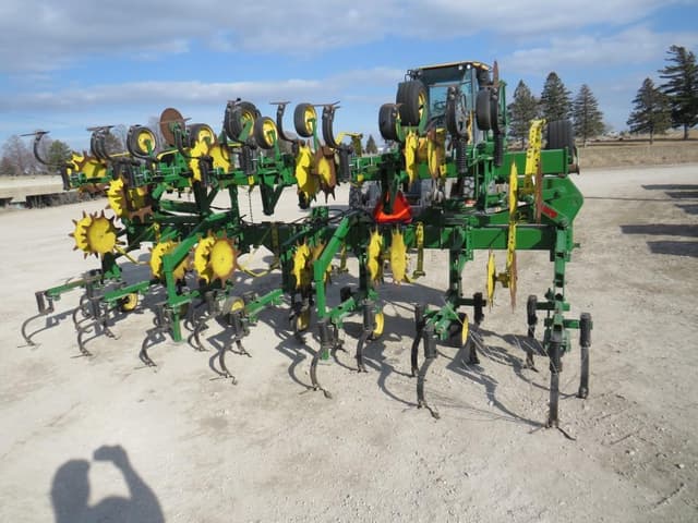 Image of John Deere 845 equipment image 3