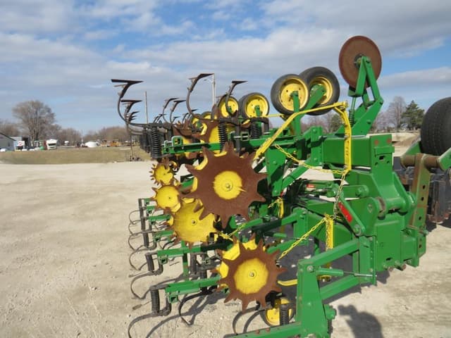 Image of John Deere 845 equipment image 2