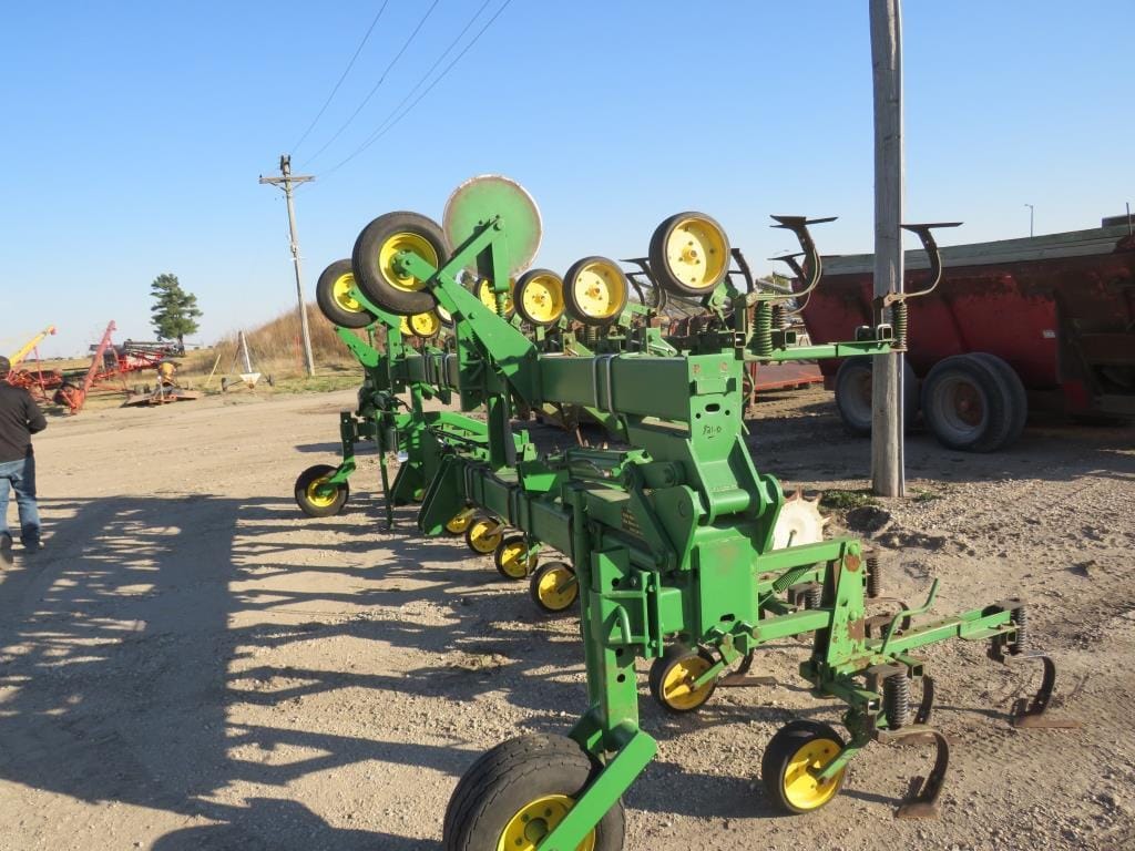 John Deere 845 Equipment Image0