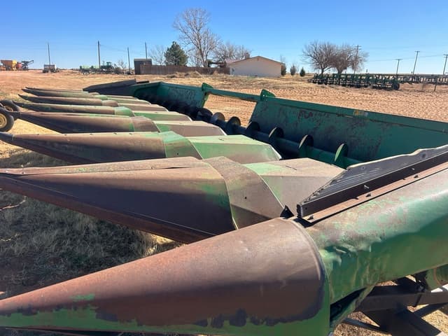 Image of John Deere 845 equipment image 4