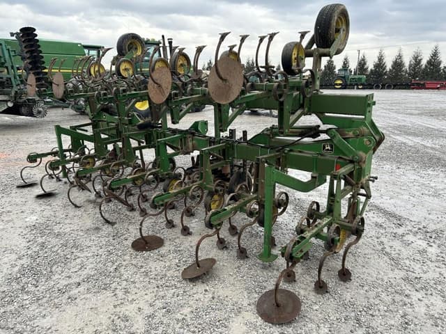 Image of John Deere 845 equipment image 4