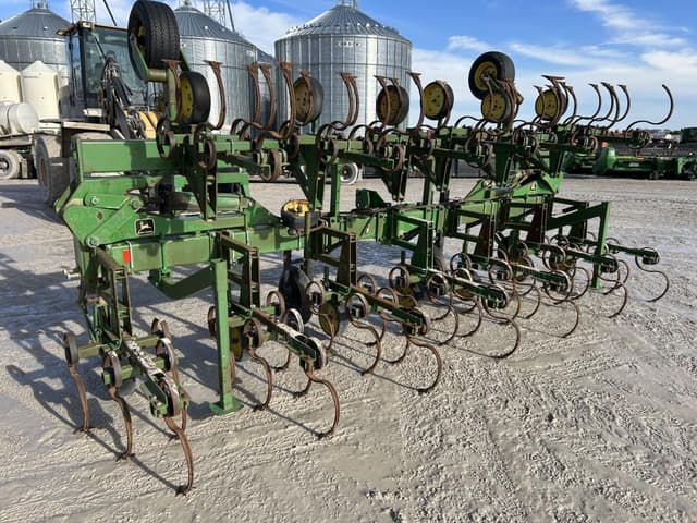 Image of John Deere 845 equipment image 4