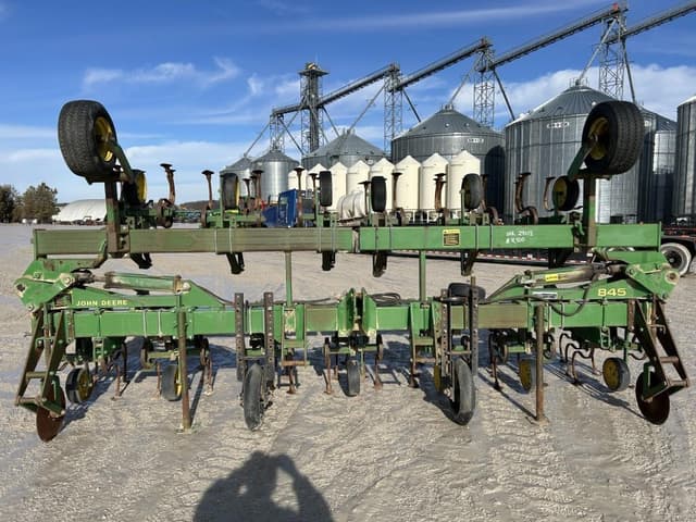 Image of John Deere 845 equipment image 2