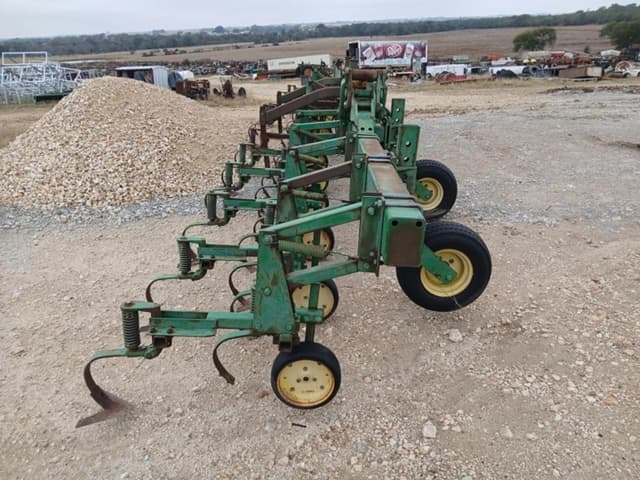 Image of John Deere 845 equipment image 1