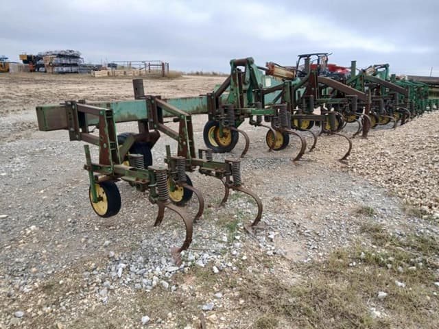 Image of John Deere 845 equipment image 3