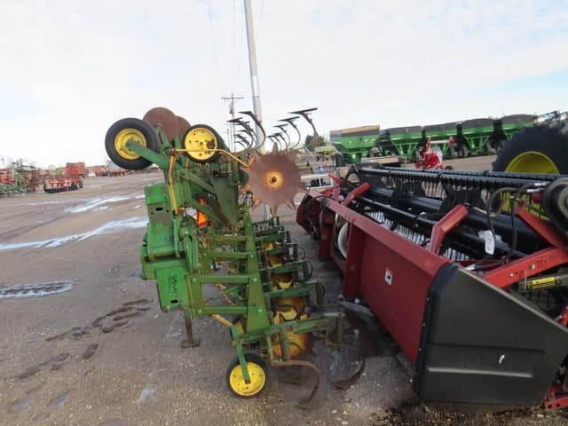 Image of John Deere 845 equipment image 1