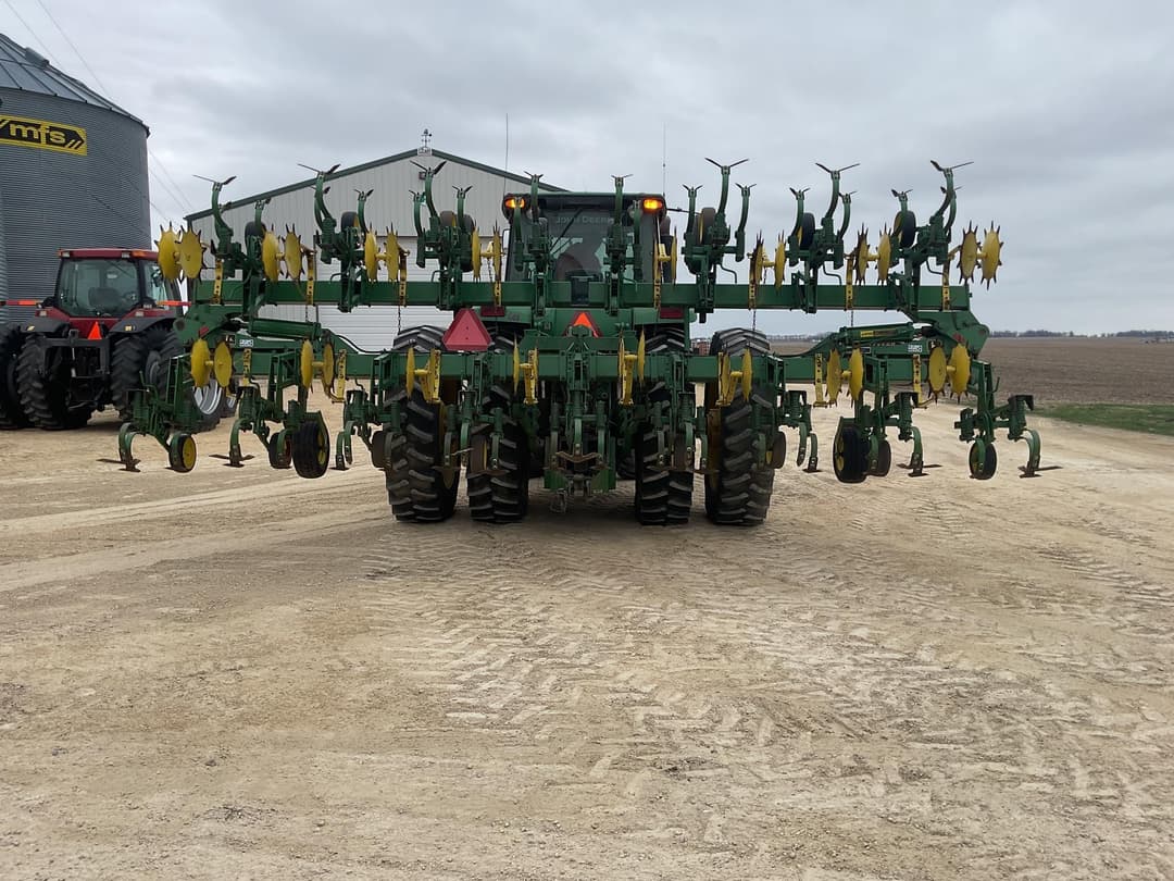 Image of John Deere 845 Primary image