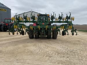 John Deere 845 Image